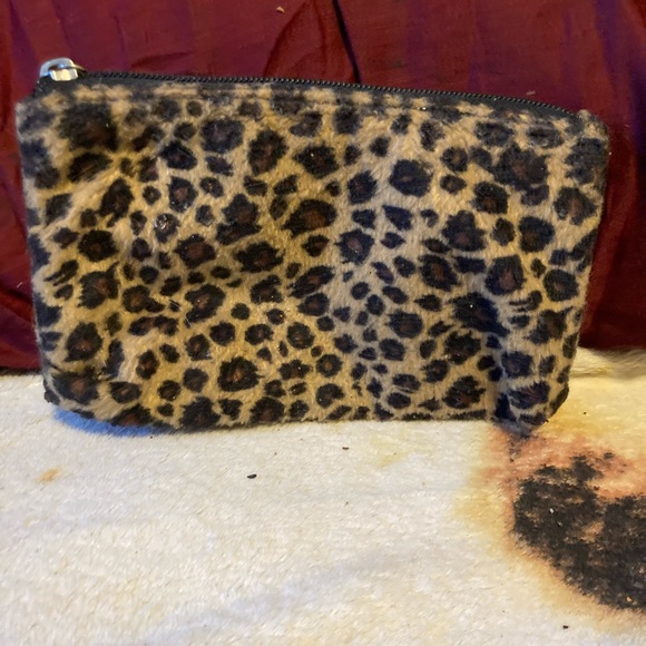 Small Leopard print pouch - Picture 2 of 5